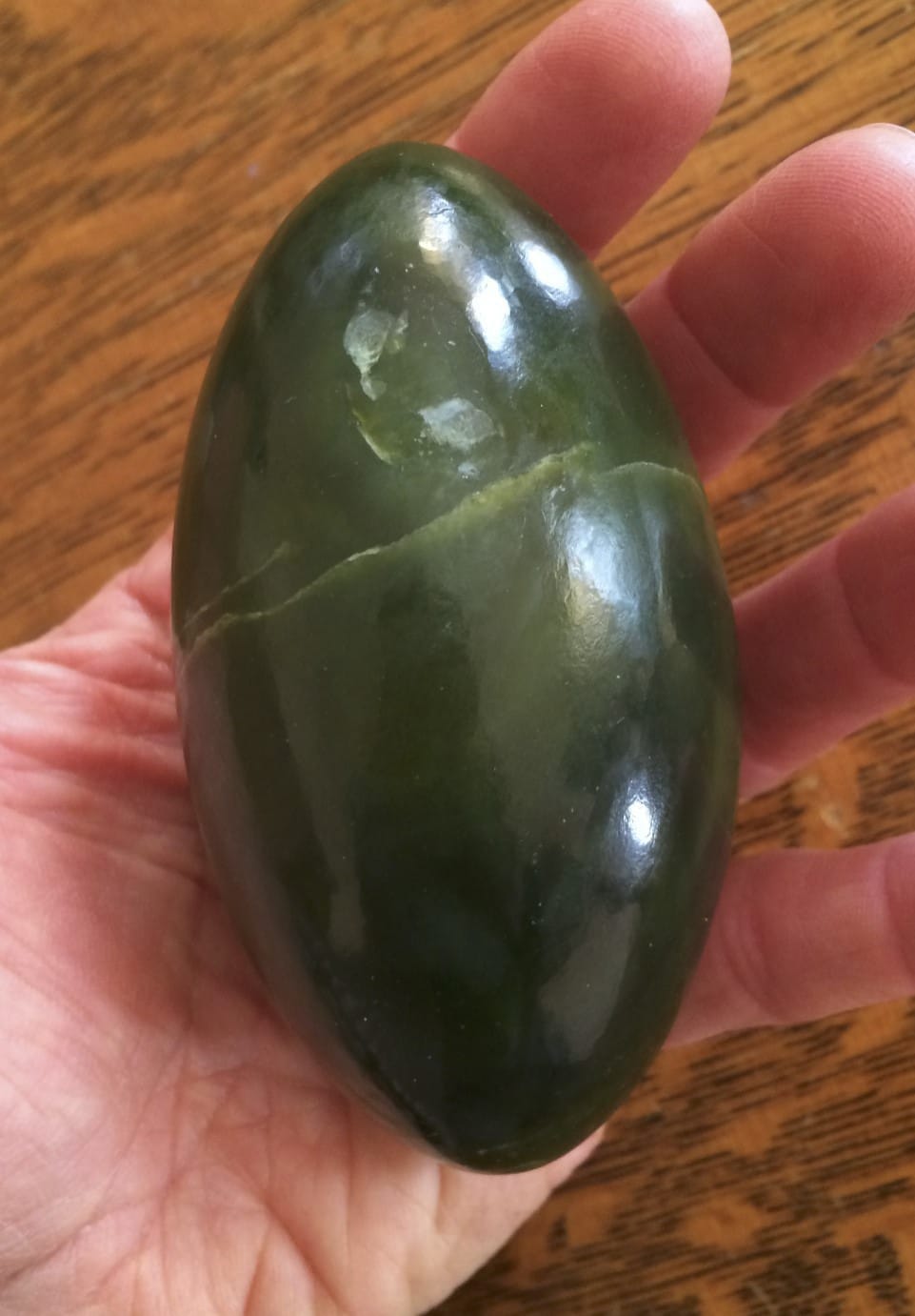 Serpentine (Nephrite Jade-looking aka gem green Kyanite) 'plump' Lingam